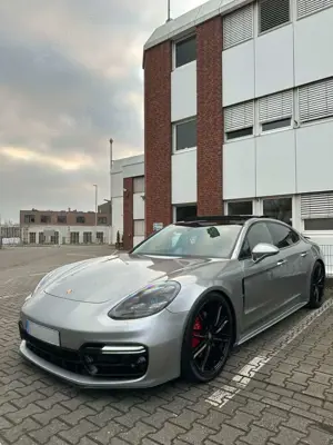 Porsche Panamera 4S Exclusive Chrono Rot Bild 4