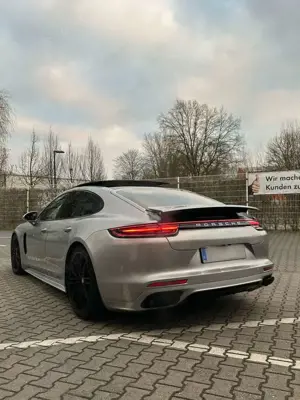 Porsche Panamera 4S Exclusive Chrono Rot Bild 5
