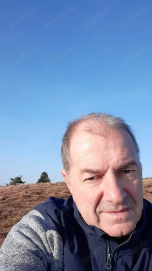 Er sucht ab volljährig blanke schlanke sissy