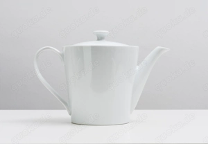 schöne schlichte Porzellan Kanne