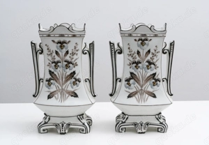 französiche Vasen 31 cm hoch mit Henkeln Memento Mori