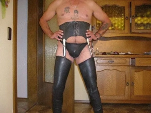 Mehrfachbläser saugt stramme penise