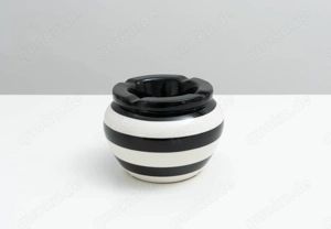 sw gestreifter Aschenbecher von Butlers