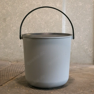 großer Aufbewahrungseimer AKITA von  Plast Team 53 Liter