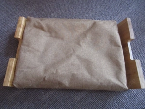 Knietablett aus Holz mit abnehmbaren Kissen. Laptopkissen