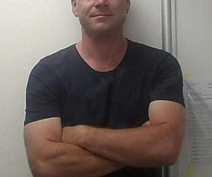 Suche Mann der mir seine Ausländische Ehefrau Freundin für regelmäßige Sextreffen zur Verfügung stel