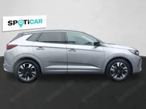 Opel Grandland Ultimate Plug-in-Hybrid 4 SITZHEIZUNG AHK NAVI AUT Bild 4