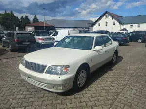Lexus LS 400 Toyota Celsior Bild 2