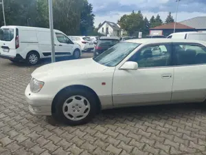 Lexus LS 400 Toyota Celsior Bild 3