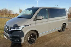 Volkswagen T6.1 Multivan DSG 4Motion Gen. SIX STHZ VC ACC AHK NAVI LED