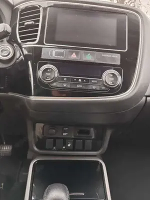 Mitsubishi Outlander 2.2 DI-D 4WD Aut. Plus Bild 5