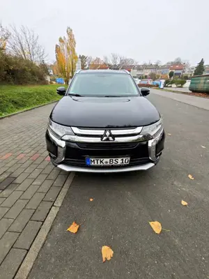 Mitsubishi Outlander 2.2 DI-D 4WD Aut. Plus Bild 2