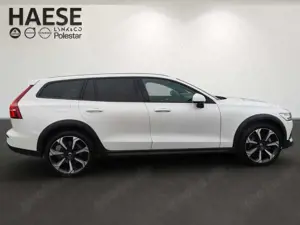 Volvo V60 Cross Country B4 Plus AWD el.AHK  Navi Leder Digitales Cockpit Bild 4