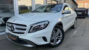 Mercedes-Benz GLA 200 URBAN Bi-Xenon Leder Pano AHK Scheckheft GARANTIE