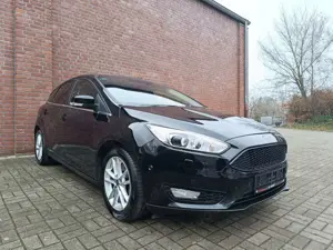Ford Focus Titanium*150PS*8-fach Bereift*TÜV NEU