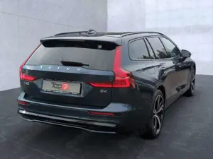 Volvo V60 B4 (Benzin) Plus Dark Automatik Bluetooth Navi Bild 4