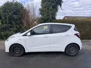 Hyundai i10 i10 1.0 Trend (TÜV neu + 8fach bereift)