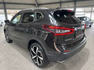 Nissan Qashqai 1.3i Akari Leder Panorama LED Navi Bild 5