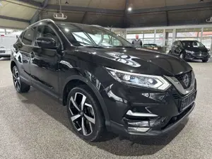 Nissan Qashqai 1.3i Akari Leder Panorama LED Navi Bild 4