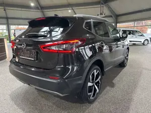 Nissan Qashqai 1.3i Akari Leder Panorama LED Navi Bild 2