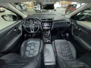 Nissan Qashqai 1.3i Akari Leder Panorama LED Navi Bild 3