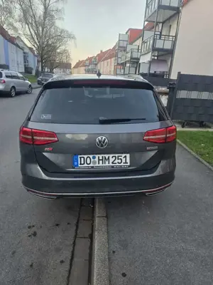Volkswagen Passat Variant 2.0 TDI SCR 4Motion DSG (BMT) Highline Bild 2