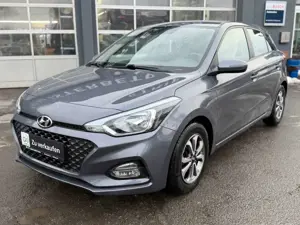 Hyundai i20 Trend AHK Service NEU