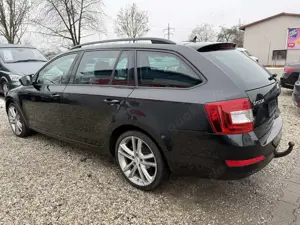 Skoda Octavia 2.0 TDi DSG Navi Sitzheizung 1.HAND PDC Bild 3