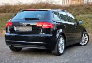 Audi A3 1.6 TDI SPORTBACK*AMBITION*GRA*PDC*AHK*S-HEFT Bild 2