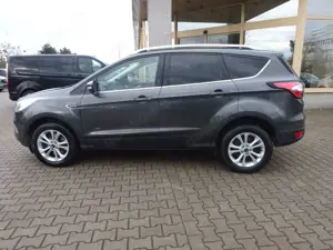 Ford Kuga 182PS Autm. Titanium 4x4 Pano ParkAssist Bild 3