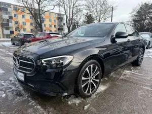 Mercedes-Benz E 300 de Lim Avantg Kam~Night~Distr~Amb~Navi~Totw