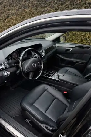 Mercedes-Benz E 350 CDI DPF 4Matic BlueEFFICIENCY 7G-TRONIC Elegance Bild 2
