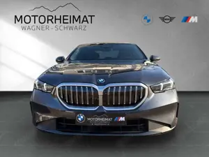BMW 550 e xDrive 19" FahrwerkPro 360° ACC HiFi Bild 3