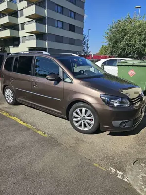 Volkswagen Touran 2.0 TDI DPF BlueMotion Technology.