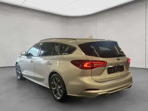 Ford Focus Turnier 1.0 EcoBoost Hybrid Aut. ST-LINE X Bild 3