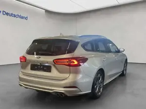 Ford Focus Turnier 1.0 EcoBoost Hybrid Aut. ST-LINE X Bild 5