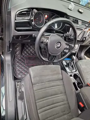 Volkswagen Touran 2.0 TDI SCR (BlueMotion Technology) DSG Highline Bild 2