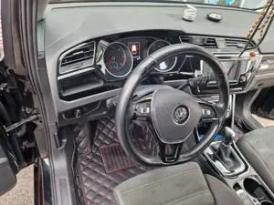 Volkswagen Touran 2.0 TDI SCR (BlueMotion Technology) DSG Highline Bild 3