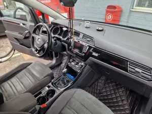 Volkswagen Touran 2.0 TDI SCR (BlueMotion Technology) DSG Highline Bild 5