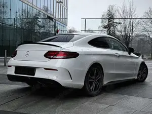Mercedes-Benz C 300 Coupe 9G-TRONIC AMG Line Bild 4