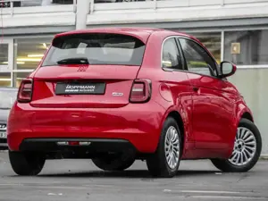 Fiat 500e 500 RED*Kamera*PDC*SHZ*CarPlay*Klimaautomatik* Bild 2