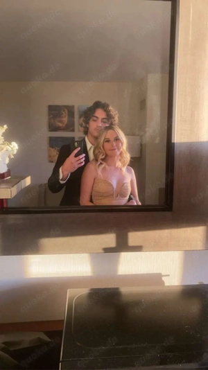 Wir (W19 und M21) suchen dominanten Opa