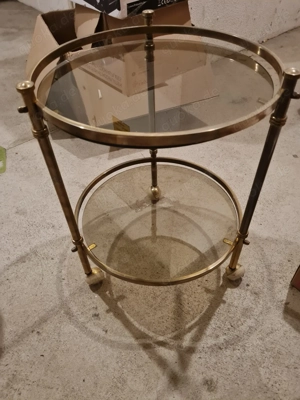 Beistelltisch auf Rollen Vintage, aus Messing gold mit Rauchglas