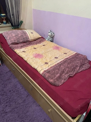 Einzelbett Holz 90x200cm mit 3 Schubladen, Matratze und Lattenrost zu verkaufen 