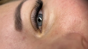 UFA-Technik zur Wimpernverlängerung