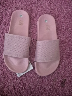 die hausschuhe ist neu 