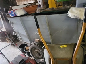 landwirtschaftliche Betriebsauflösung Traktor Anhänger Anbaugeräte