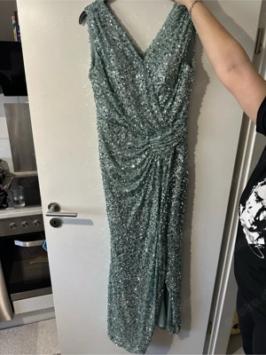 Elegantes Pailletten-Abendkleid in Salbeigrün, Größe XL   42, zu verkaufen.
