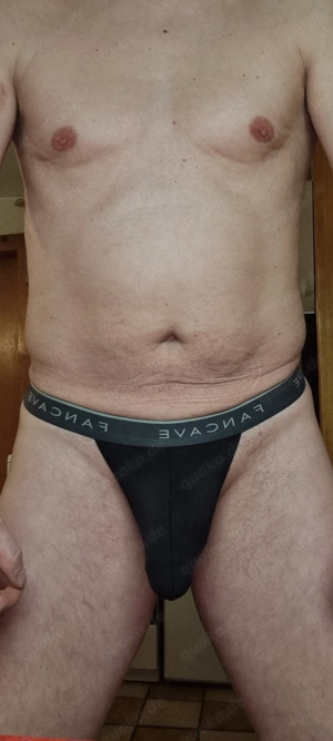 Schöner Großer sucht Sie mit dickem arsch und Nylons. Gibts so was?