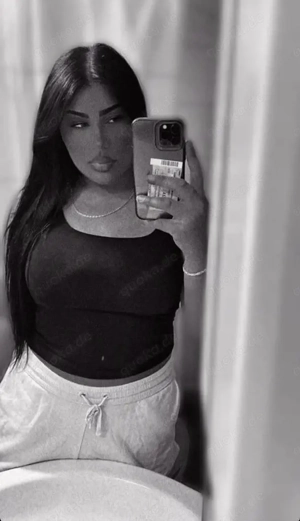 Heißer Sexchat    Versklavung    Bilder Videos